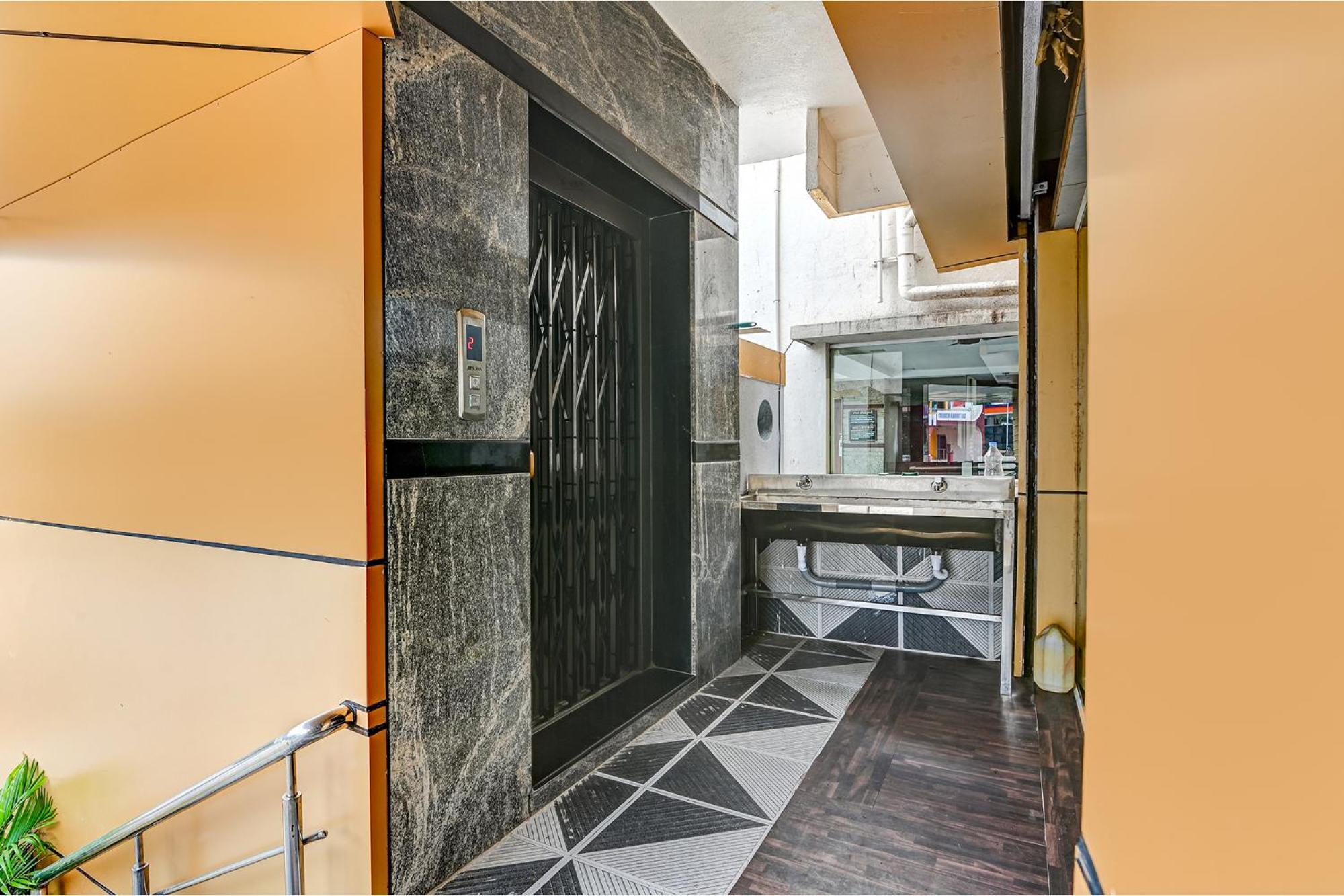Fabhotel Srinivasa Guest House Tirupati Exteriör bild